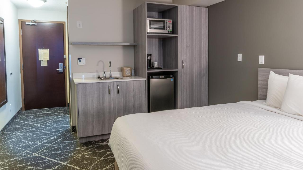 Microtel Inn & Suites By Wyndham Lloydminster Kültér fotó