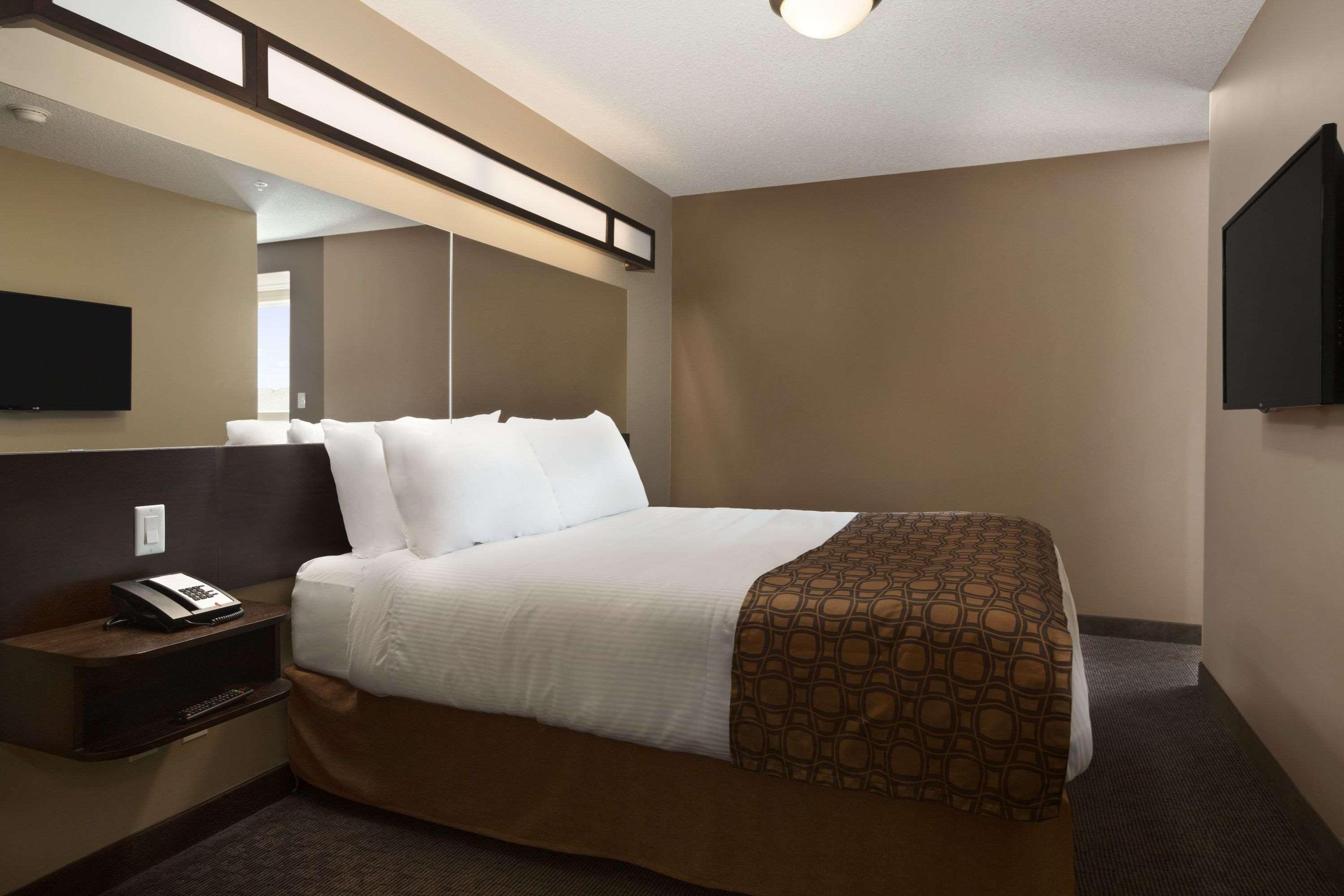 Microtel Inn & Suites By Wyndham Lloydminster Kültér fotó