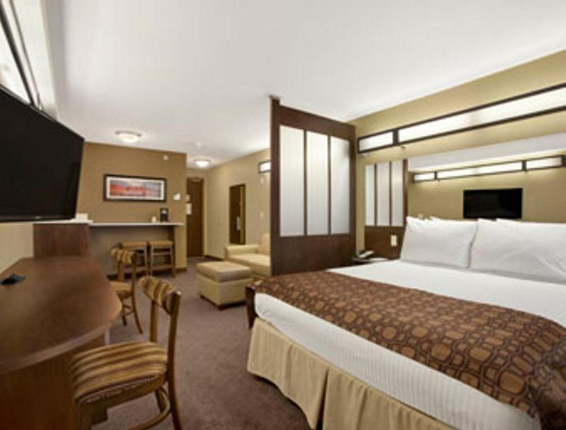 Microtel Inn & Suites By Wyndham Lloydminster Kültér fotó